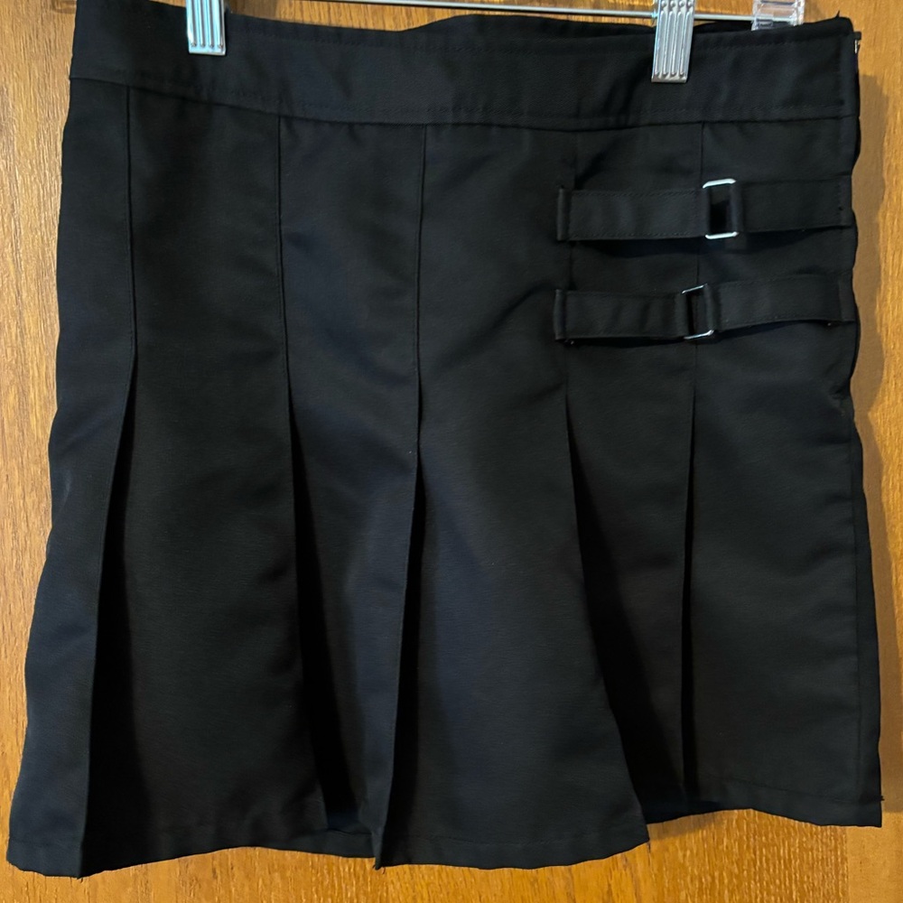 French toast Above The Knee Front Pleated Skort with Tabs 10.5 Plus Black